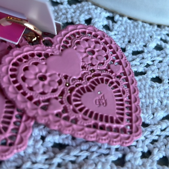 Gorgeous Betsey Johnson Light Pink Doily & Gold jeweled Bow Earrings Valentines - Picture 3 of 5